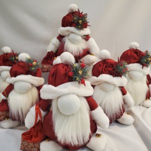 Робота Діди Морози, Санта Клауси чи Гноми на вибір