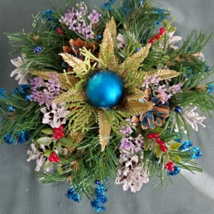 Работа Икэбана на стол в синих тонах