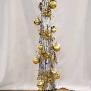 Робота Велика новорічна ялинка у золоті