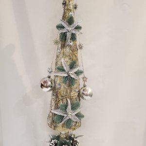 Работа Новогодняя большая ёлка в серебре