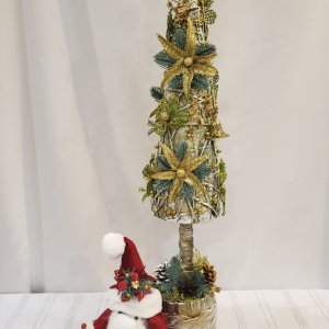 Работа Новогодняя ёлка в золоте в красном мешке