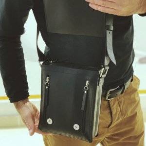 Работа Сумка из натуральной кожи ручной работы на замке.