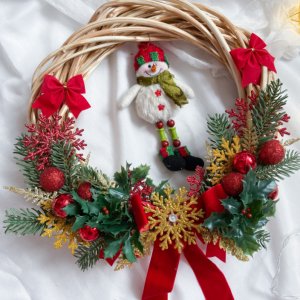 Робота Новорічний вінок на двері. Сніговичок