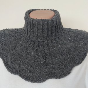 Работа Манишка "Елена" графитовая.