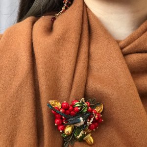 Работа Брошь птичка Сорока