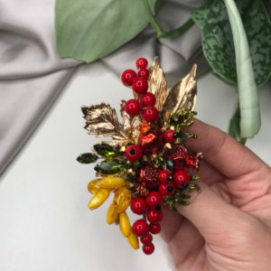 Работа Брошь ягодки