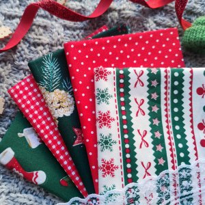 Робота Новорічний набір бавовняних тканин для рукоділля
