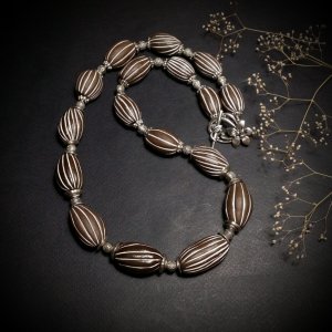 Работа Ожерелье Полосатые темные дыньки