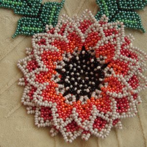 Робота Кольє в стилі учільських мотивів (красный цветок))