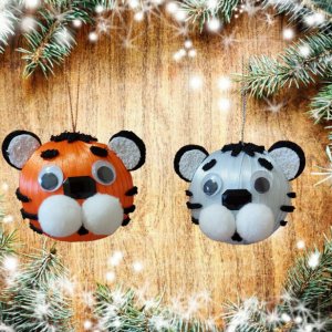 Работа Ёлочная игрушка " тигрёнок".