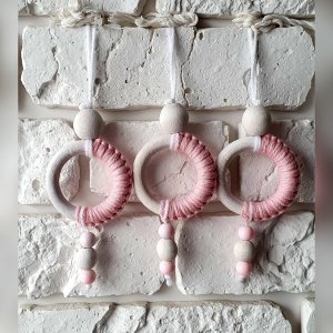 Работа Бело-розовые новогодние колечки 