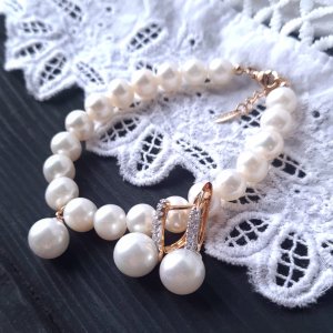 Робота Браслет та сережки з натуральних перлів у позолоті