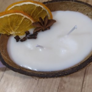 Работа Свеча в кокосе, соевый воск