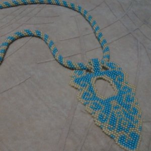 Работа Бисерный жгутик с кулоном из бисера