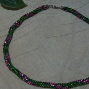 Работа Бисерный жгутик с цветочками