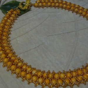 Работа Солнечное колье из бисера и бусинок