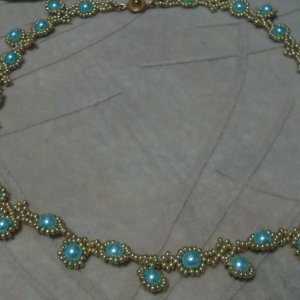 Робота Ніжне кольє з бусинок та бісеру