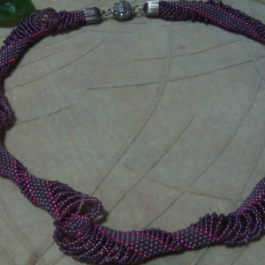 Работа Крученый жгут из бисера