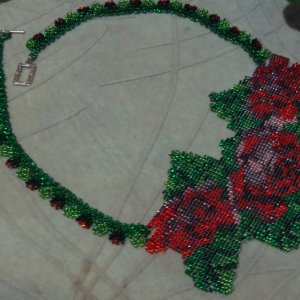 Работа Колье в технике бисерного ткачества