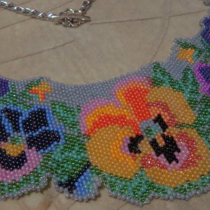 Работа Колье "Анютины глазки"