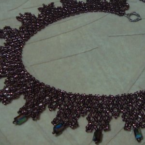 Робота Кольє з бісеру та кришталевих підвісок