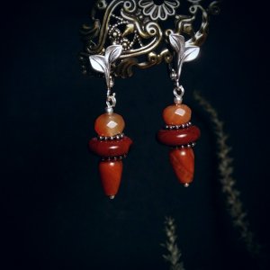 Работа Маленькие серебряные серьги с сердоликом