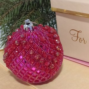 Робота Новорічна іграшка червоно-фіолетова куля