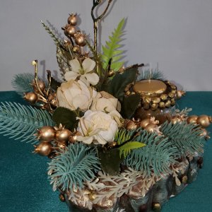 Работа Икэбана новогодняя со свечкой  на стол №2