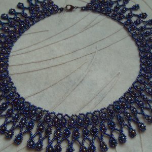 Работа Ажурное колье из бензинового бисера