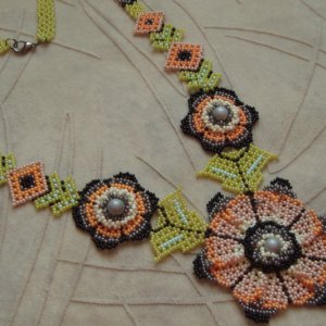 Робота Гердан з бісеру  в уічольському стилі