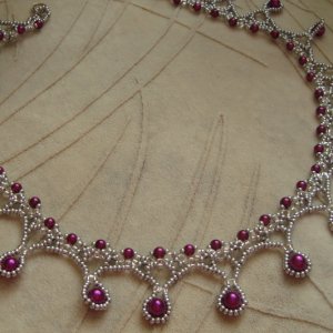 Работа Нежное колье из бисера