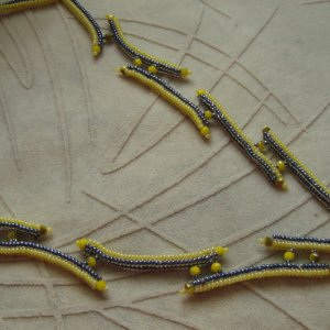 Работа Колье из бисерных палочек и ронделей