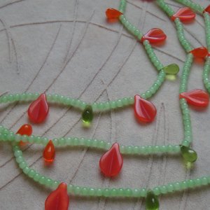 Работа Трехрядные бусы из матовых бусинок