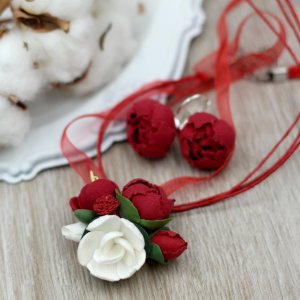 Работа Красный комплект украшений с цветами "Огненное облако"