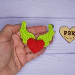 Робота Серце з крилами ангела, в'язана брошка ручної роботи PSK 1