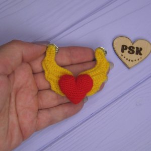 Работа Сердце с крыльями ангела, вязаная брошка ручной работы PSK 2