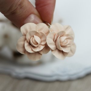 Работа Пудровые серьги розы из полимерной глины