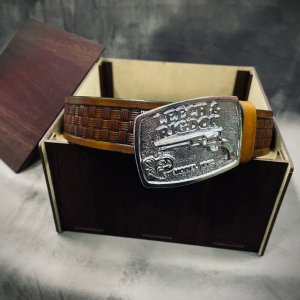 Робота Шкіряний ремень з тисненням