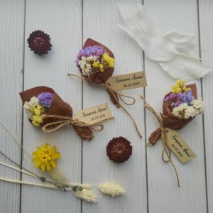 Робота Квіти букетики на хрестини з сухоцвітом статиці. ст. А7007