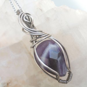 Работа Классическая подвеска с аметистом. Лаконичная подвеска