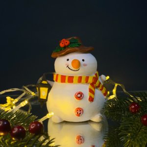 Работа Снеговик с фонарем