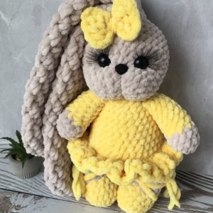 Робота Плюшева зайка в жовтому платтячку