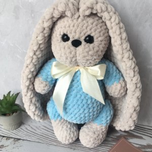 Робота Плюшевий зайчик в блакитній піжамці