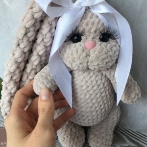 Работа Плюшевая зайка с бантиком