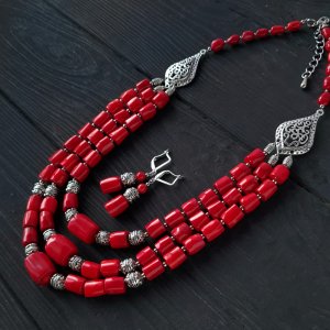 Робота Комплект з натуральних червоних коралів етно