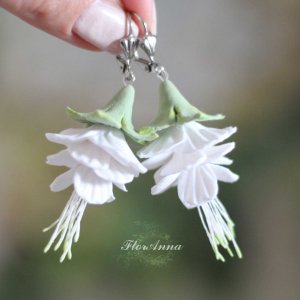 Робота Білі сережки квіти фуксії з полімемерної глини