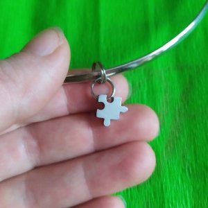 Работа Детское колье на металлической основе.