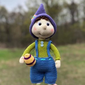 Работа Вязаний гномик