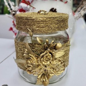Работа Задекорована золота баночка