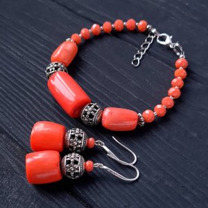 Работа Браслет и серьги с натуральными большими кораллами